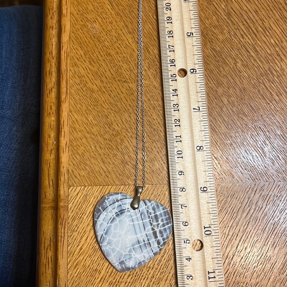 ✨3/$15 Fashion Gray Heart Necklace - Picture 4 of 4